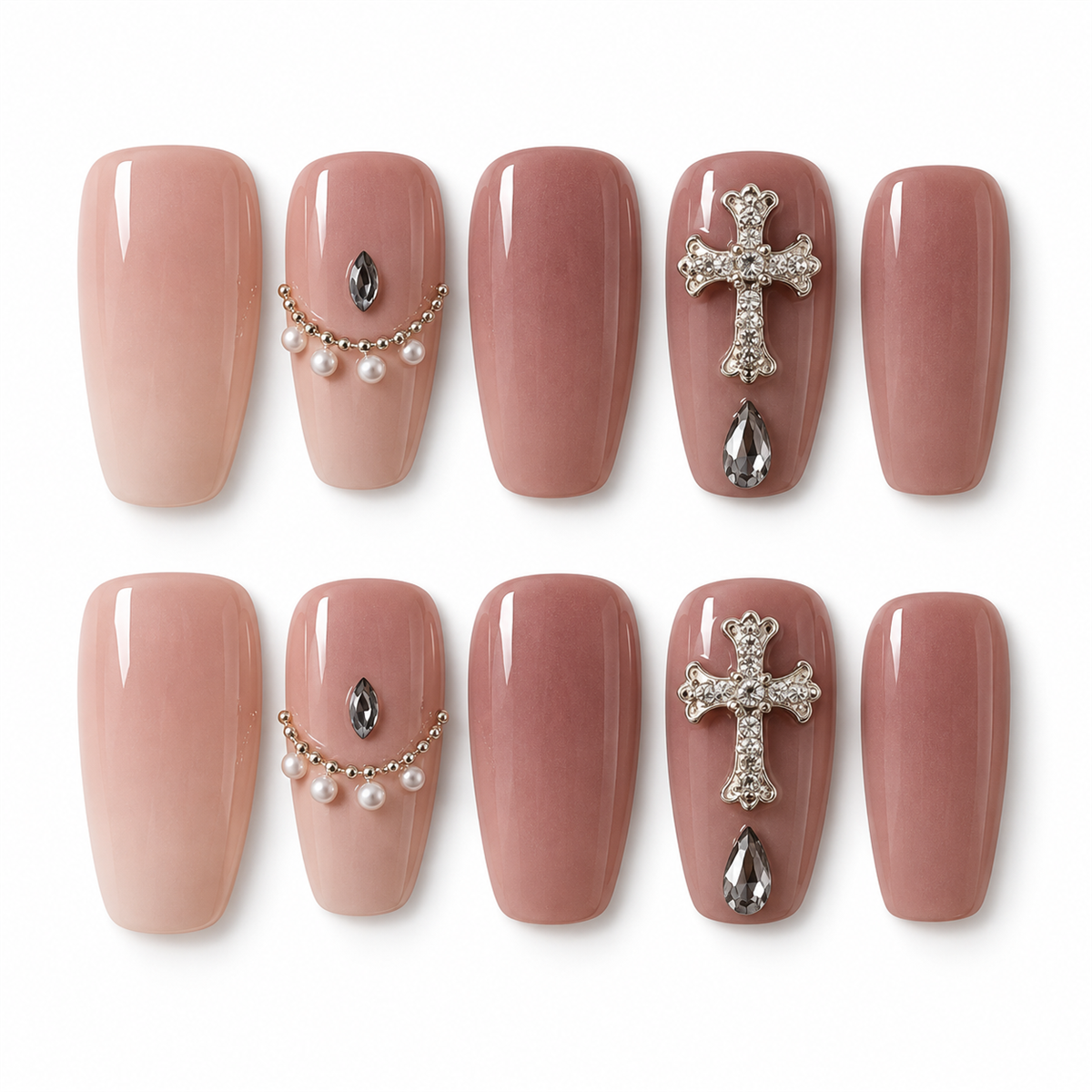 Croix Ancienne — faux ongles lenser sur fond blanc