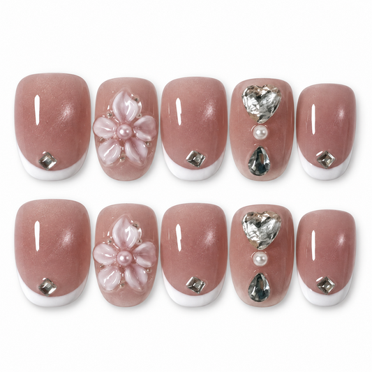 Fleur de Nacre — faux ongles lenser sur fond blanc