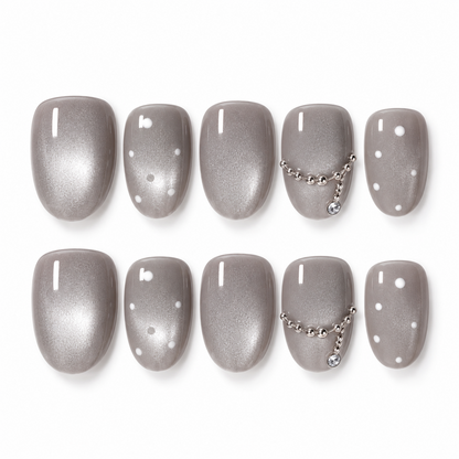 Pluie d’Argent — faux ongles lenser sur fond blanc